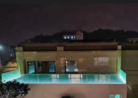 อัลลูมิเนียม U Channel Glass Railing กลางแจ้ง น้ําหนักเบาด้วยไฟ LED