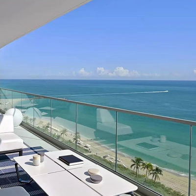 ป้องกันพายุร่วง U Channel Glass Railing ด้วยอะลูมิเนียมภายนอกและ CE Certified Frameless Glass Balustrade