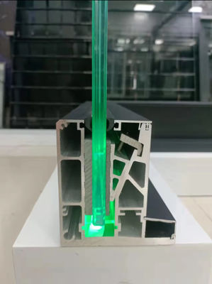Lamel U Channel Glass Balustrade การติดตั้งบนด้านบนที่มีกระจกแผ่น
