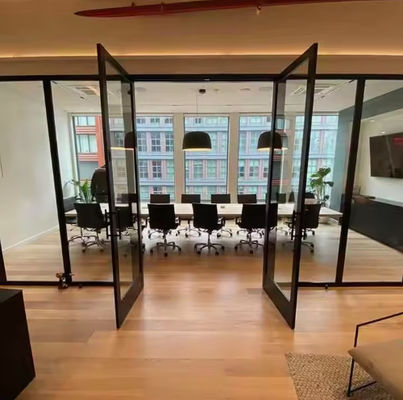 ประตูสวิงอัลลูมิเนียมฝาฝาแก้วอัลลูมิเนียมทนทานต่อการกัดกร่อน