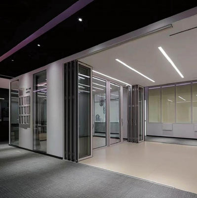 ฝุ่นเคลือบ Bifold Glass ประตูภายนอก ทนทานพายุไทโฟน สําหรับการใช้ภายนอก