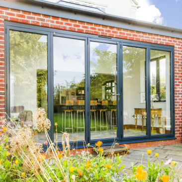 บ้านที่สามารถปรับแต่งได้ ประตูพับอลูมิเนียม กระจกผสมด้วยมือล็อค