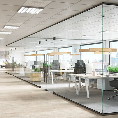 เสียงกันเสียง สํานักงานกระจกกําแพงส่วนแยก ผงผงเคลือบผงโปรไฟล์อลูมิเนียมกับประตู