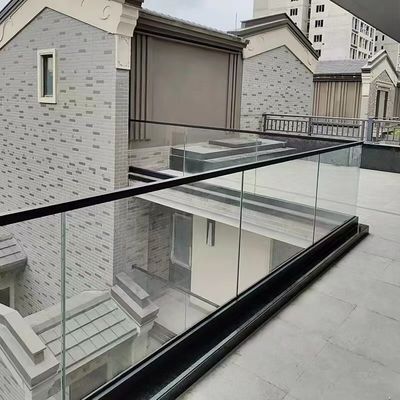 อัลลูมิเนียม U Channel Glass Railing แบบสี่เหลี่ยม