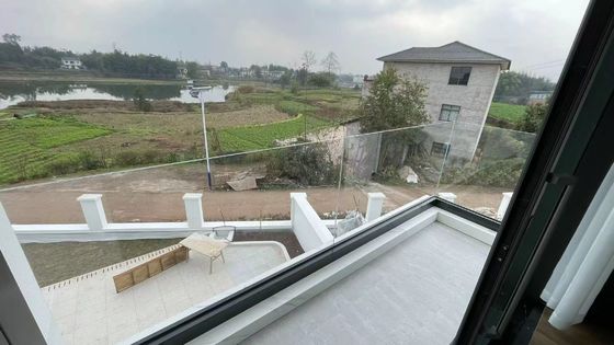 อัลลูมิเนียม U Channel Glass Railing แบบสี่เหลี่ยม