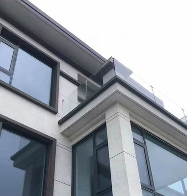 พาวเดอร์เคลือบอลูมิเนียม U Channel Glass Railing สําหรับสภาพแวดล้อมอาคาร