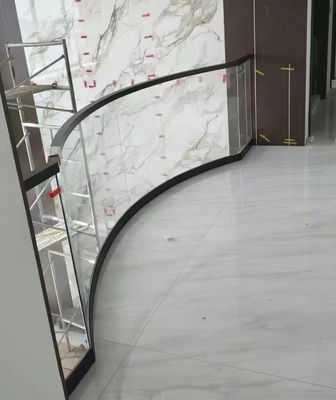 อัลลูมิเนียมคอมแพคต์ U Channel Glass Railing กันน้ํา อัลลูมิเนียมแก้ว Balustrade