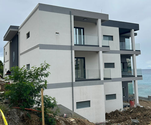 อัลลูมิเนียมดํา U Channel Glass Railing อัลลูมิเนียมมั่นคง Glass Railing