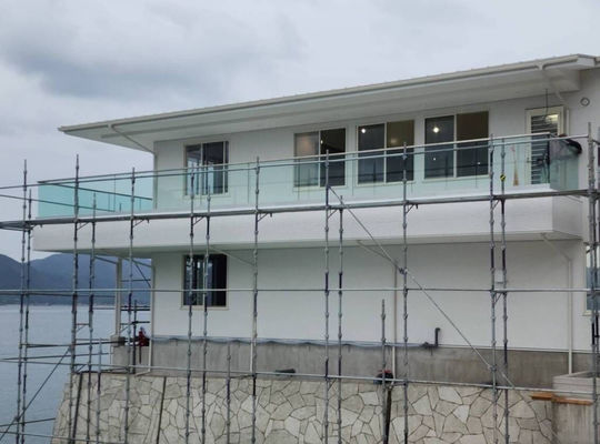 LED แสงกระจก Balustrade อลูมิเนียม รูปแบบรั้วที่ทันสมัย