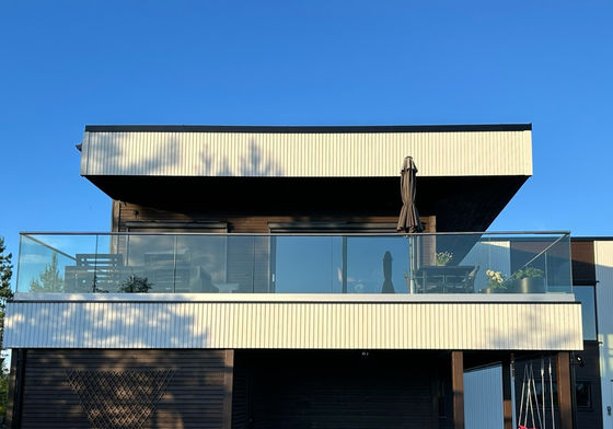 LED แสงกระจก Balustrade อลูมิเนียม รูปแบบรั้วที่ทันสมัย