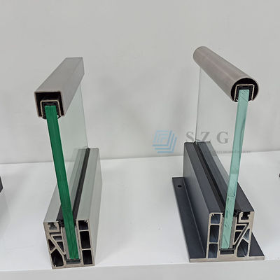 LED แสงกระจก Balustrade อลูมิเนียม รูปแบบรั้วที่ทันสมัย