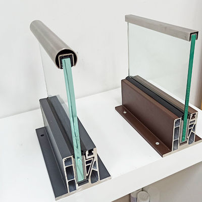 ความปลอดภัยใส อลูมิเนียม U Channel Glass Railing Powder ทับทิม อลูมิเนียม Glass Balustrade