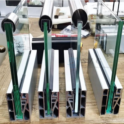 ความปลอดภัยใส อลูมิเนียม U Channel Glass Railing Powder ทับทิม อลูมิเนียม Glass Balustrade