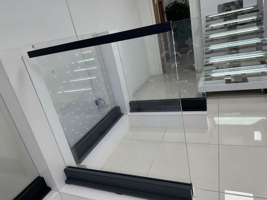 อลูมิเนียม U Channel Glass Balustrade ทนต่อสภาพอากาศสําหรับกลางแจ้ง