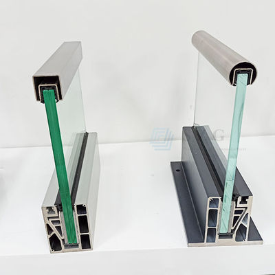 อลูมิเนียม U Channel Glass Balustrade ทนต่อสภาพอากาศสําหรับกลางแจ้ง