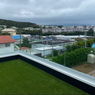 โมเดิร์น Glass Deck Railing Outdoor Tempered Glass U Channel Frameless 12-20mm Balcony Balustrades รางระเบียง