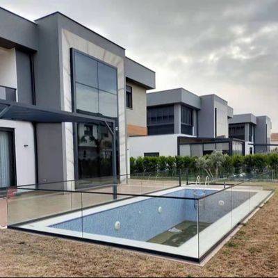 ราวบันไดกระจกไร้กรอบแบบ U Channel พร้อมไฟ LED และรับประกันมากกว่า 5 ปี