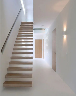 สายไฟ LED อัตโนมัติที่กําหนดเอง ระดับบันไดไม้ลอยภายใน