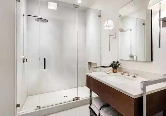 ระบบกําแพงกระจกไร้กรอบ พร้อมอุปกรณ์ที่สามารถปรับแต่งได้ และการสนับสนุนออนไลน์ตลอด 24 ชั่วโมง