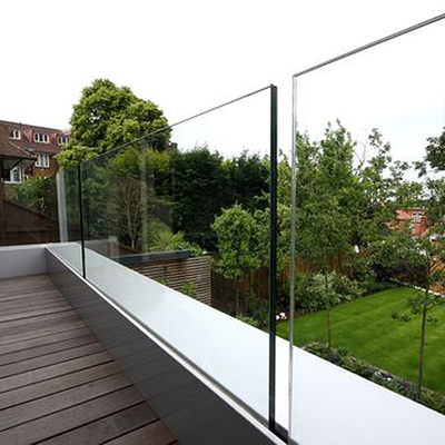 อลูมิเนียม U Channel Glass Railing ไม่กรอบ 12 มิลลิเมตร กระจกหมัก Outdoor Composite Decking Balustrade Kit