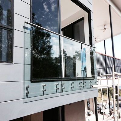 ราวกันตกกระจกนิรภัยระเบียงกลางแจ้งแบบไร้กรอบพร้อมหมุดยึด
