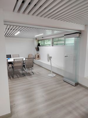 ประตูพับลื่นอัลลูมิเนียมพ่นฟลอโรคาร์บอน พร้อมการแตกร้อน