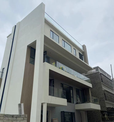 ระบบรางแก้วที่สามารถปรับแต่งได้ สําหรับรั้วภายนอกที่ปลอดภัยและทันสมัย