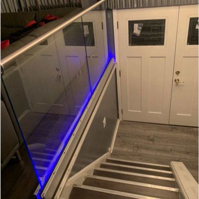 สี LED แสง Laminated Glass U Channel System รั้วแก้วสําหรับสวน