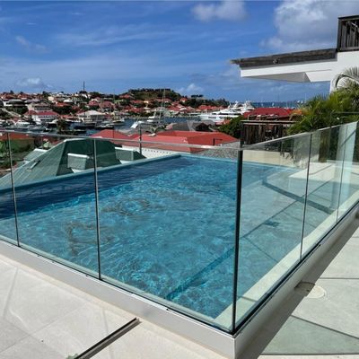 โมเดิร์น ดีไซน์ กระจกรั้วระเบียง Handrail U Channel กระจกรั้วสําหรับภายในภายนอก